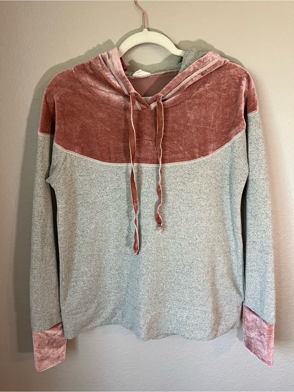 Hem & Thread Colorblock Velvet Hoodie Gray Pink Soft Lounge Pullover S